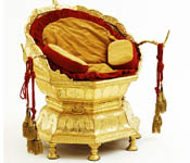 KING ROYAL GOLDEN THRONE