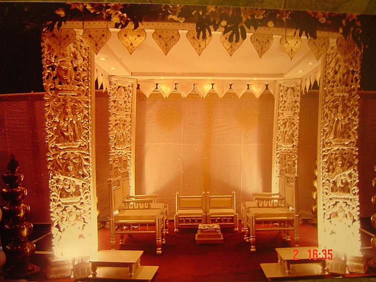 CARVED WOODEN MANDAP PILLARS