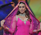 BOLLYWOOD KARISHMA KAPOOR NACH BALIYE SUIT